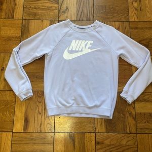 Women’s XS Nike Crewneck Sweatshirt in light purple